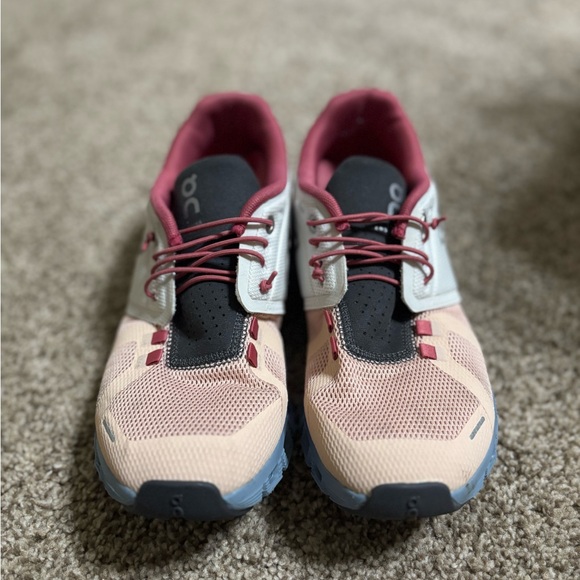 On cloud sneakers - Picture 1 of 4